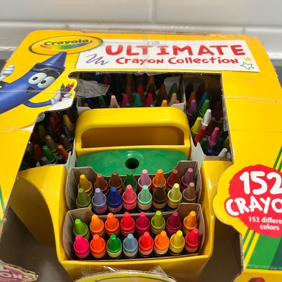 Crayola Ultimate Crayon Collection - 152 Count  NIB - Picture 2 of 10